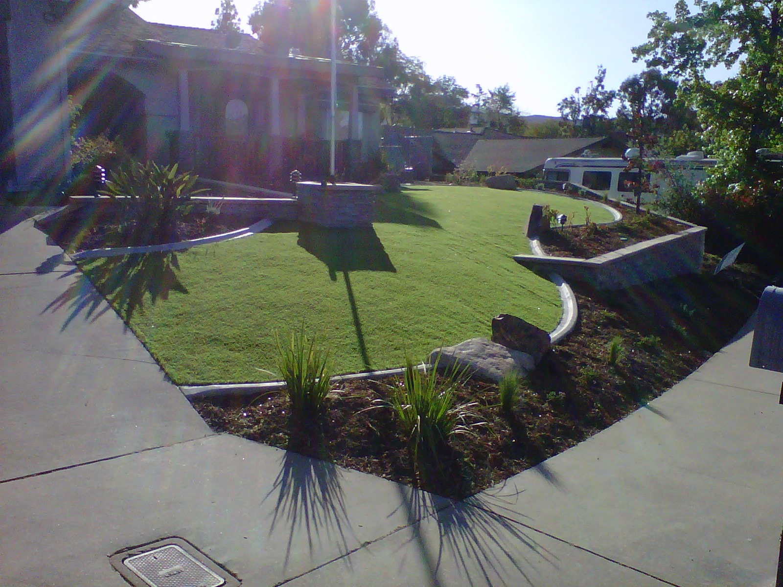 San-Diego-Courtyard-Komancheck-01-min
